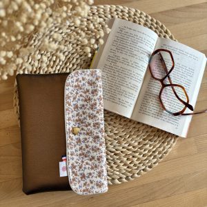 Pochette à livre personnalisé :  Henriette - Simili marron