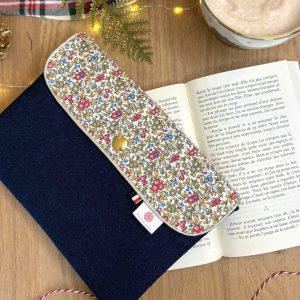 Pochette à livre personnalisé :  Henriette - Jean - champs fleuri