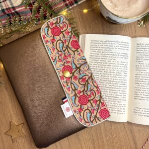 Pochette à livre personnalisé : Henriette - Simili marron - rose dejaipur