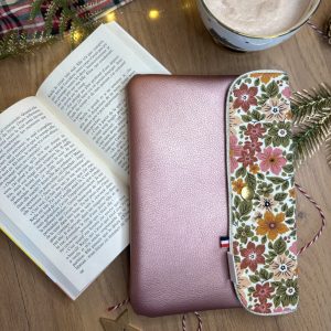 Pochette à livre personnalisé :  Henriette - Simili vieux rose - jardin sépia